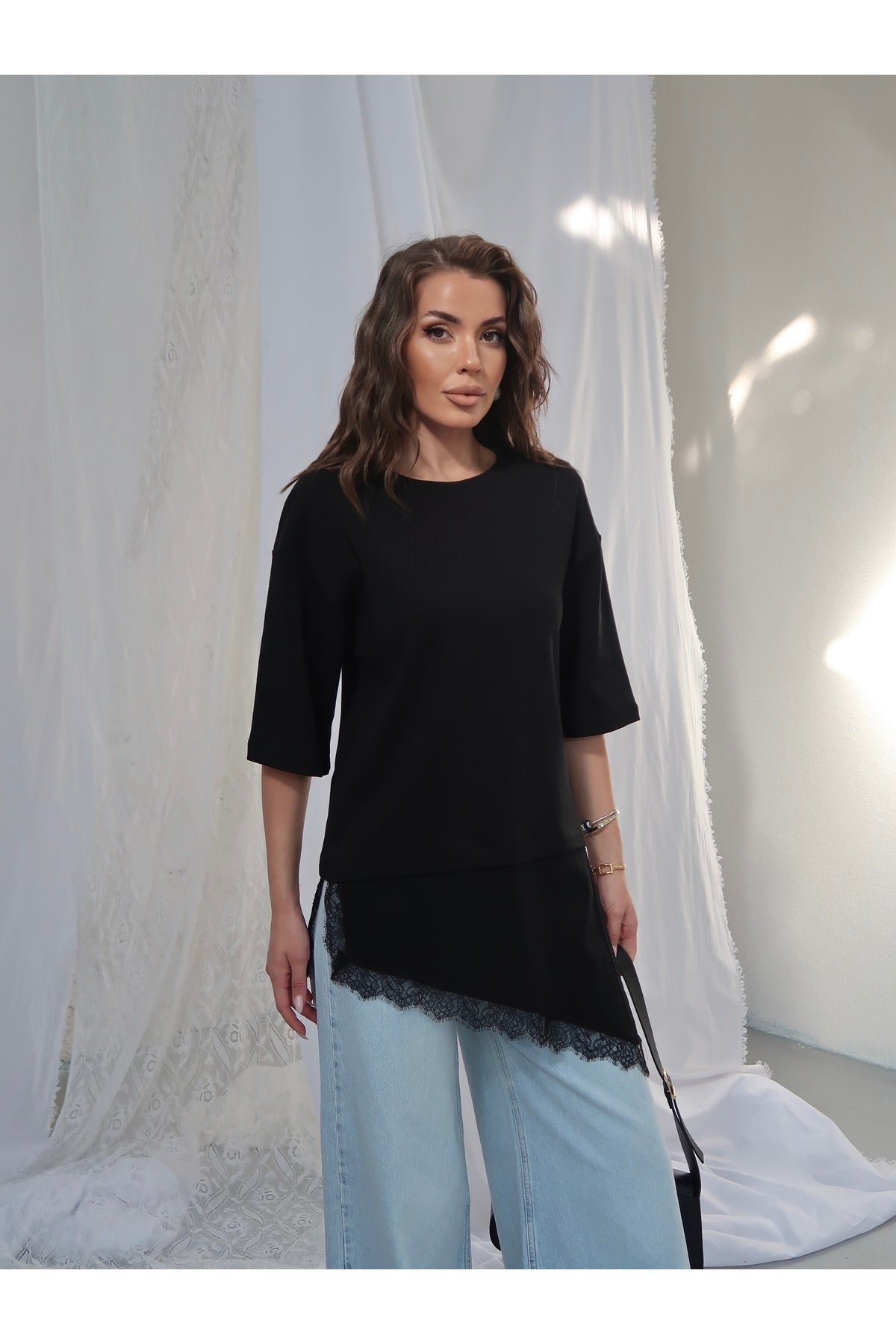 PWGY273 - Kadın Elora İnterlok Kumaş Eteği Dantel Detaylı Oversize T-Shirt - Siyah