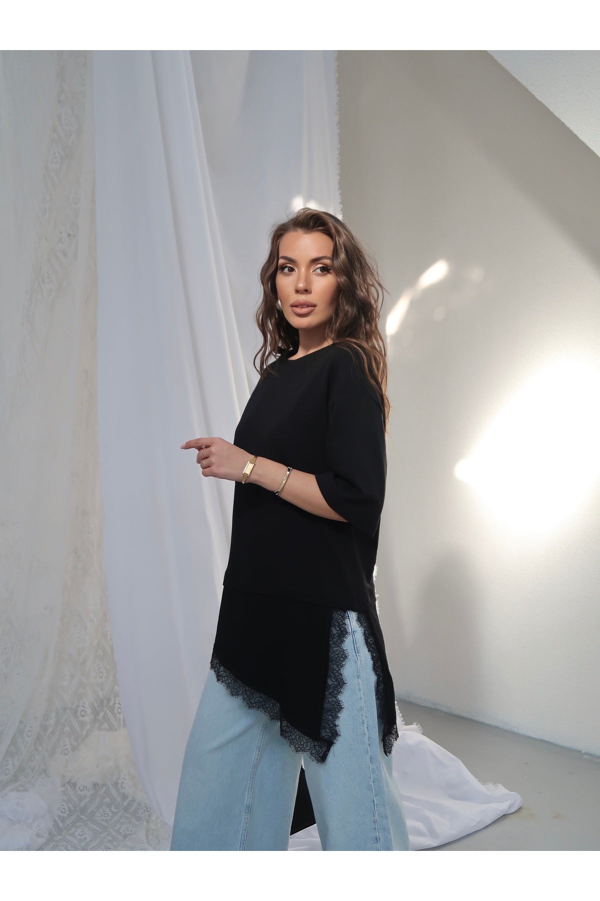 PWGY273 - Kadın Elora İnterlok Kumaş Eteği Dantel Detaylı Oversize T-Shirt - Siyah