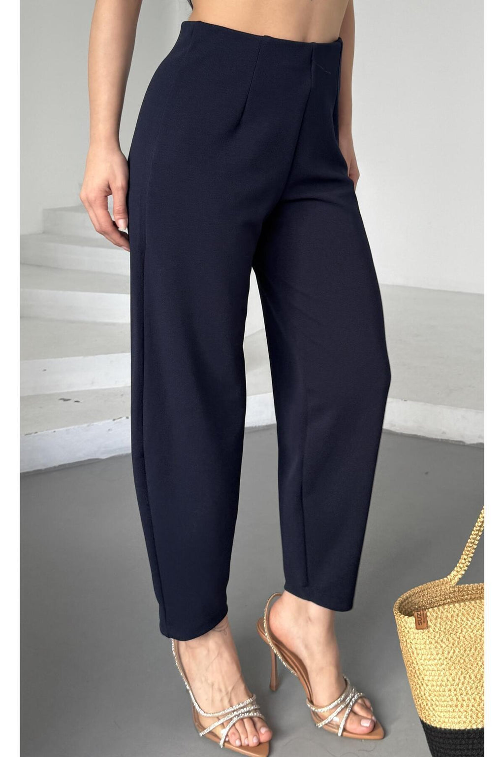 PWG2002252342 - Kadın Bernis Lacivert Balon Pantolon, Beli Lastikli Şalvar Model Krep Balon Pantolon Basen Gizleyen