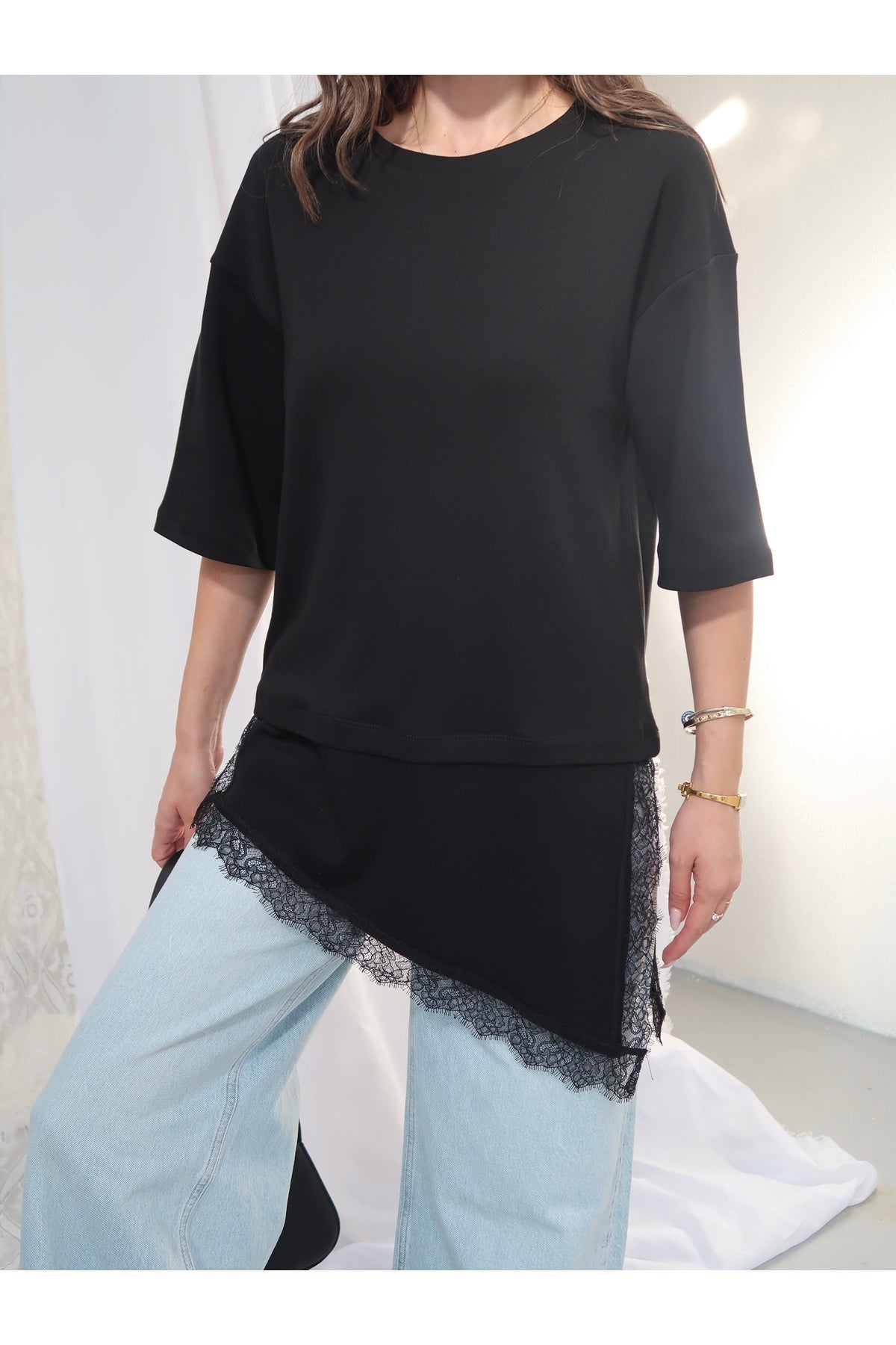 PWGY273 - Kadın Elora İnterlok Kumaş Eteği Dantel Detaylı Oversize T-Shirt - Siyah
