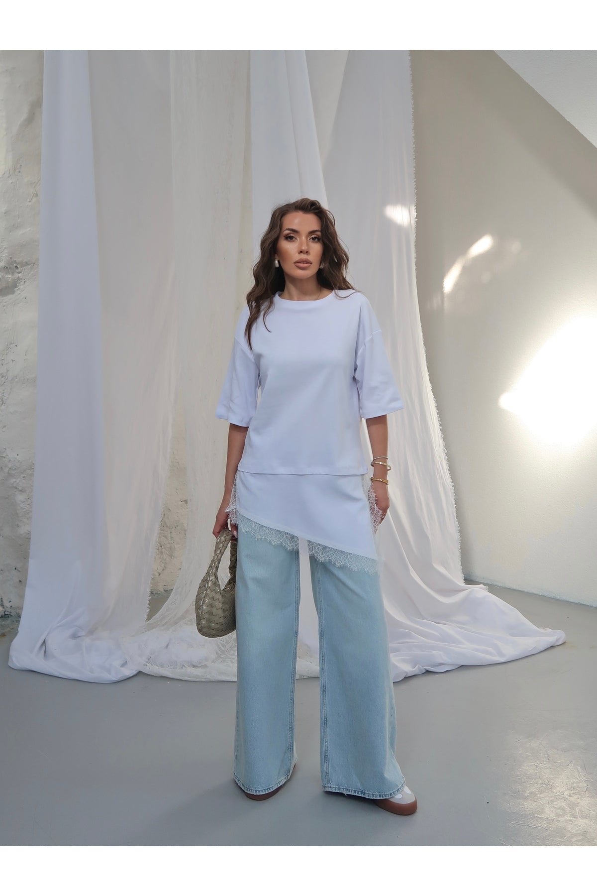 PWGY273 - Kadın Elora İnterlok Kumaş Eteği Dantel Detaylı Oversize T-Shirt - Beyaz