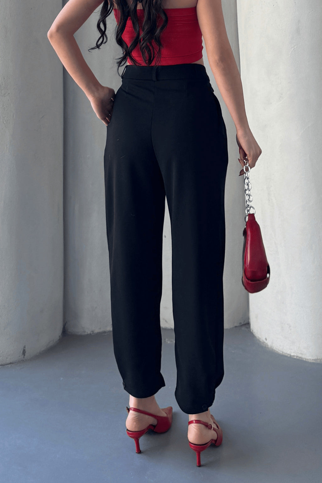 PWG0604252126 - Kadın Jessia Bel ve Paça Düğmeli Balon Model Likralı Kumaş Pantolon - Siyah