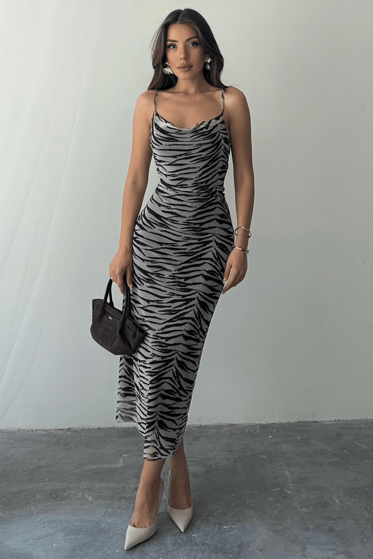PWG0904251736 - Kadın Megan Zebra Desenli Degaje Yaka Ayarlanabilir Askılı Astarlı Elbise