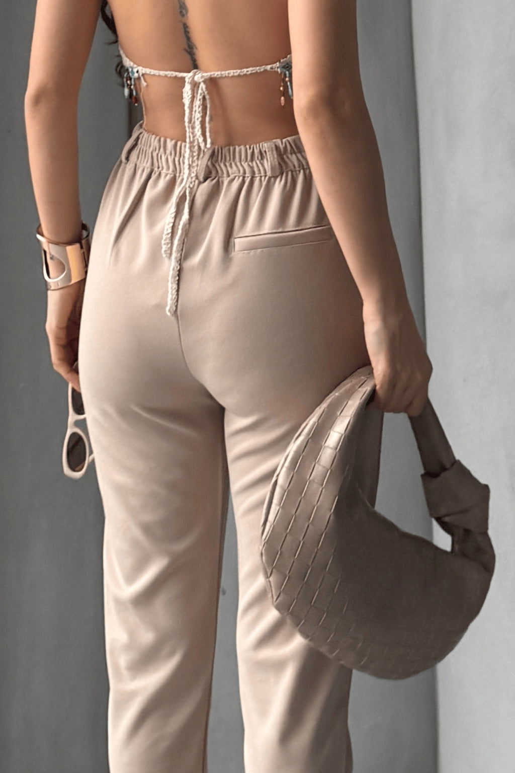 PWG2903250122 - Kadın Elise Yüksek Bel Arkası Lastikli Dar Paça Toparlayıcı Likralı Kumaş Pantolon - Bej