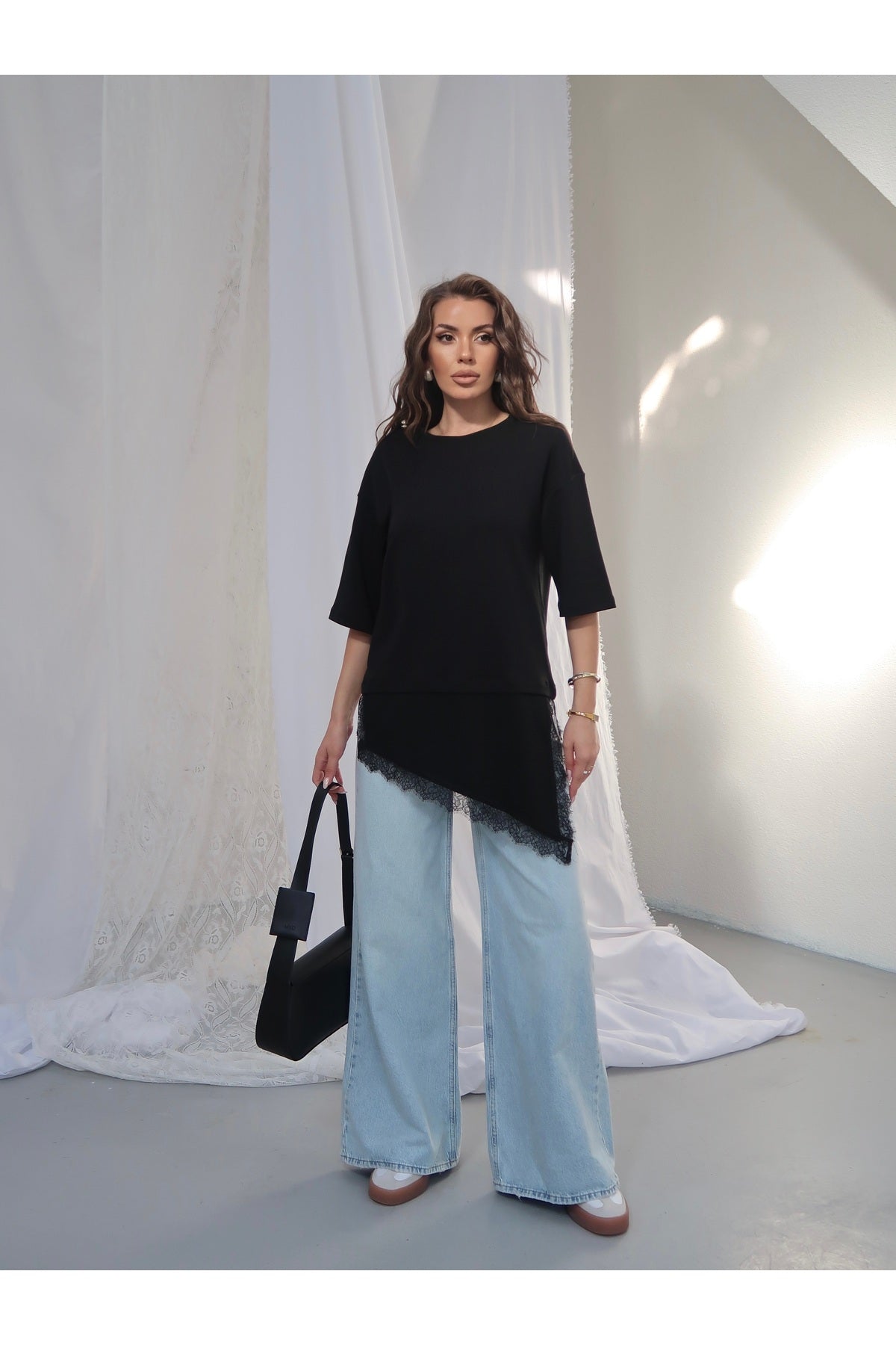 PWGY273 - Kadın Elora İnterlok Kumaş Eteği Dantel Detaylı Oversize T-Shirt - Siyah