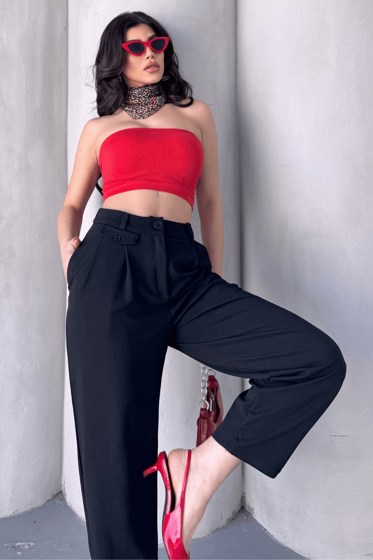 PWG0604252126 - Kadın Jessia Bel ve Paça Düğmeli Balon Model Likralı Kumaş Pantolon - Siyah