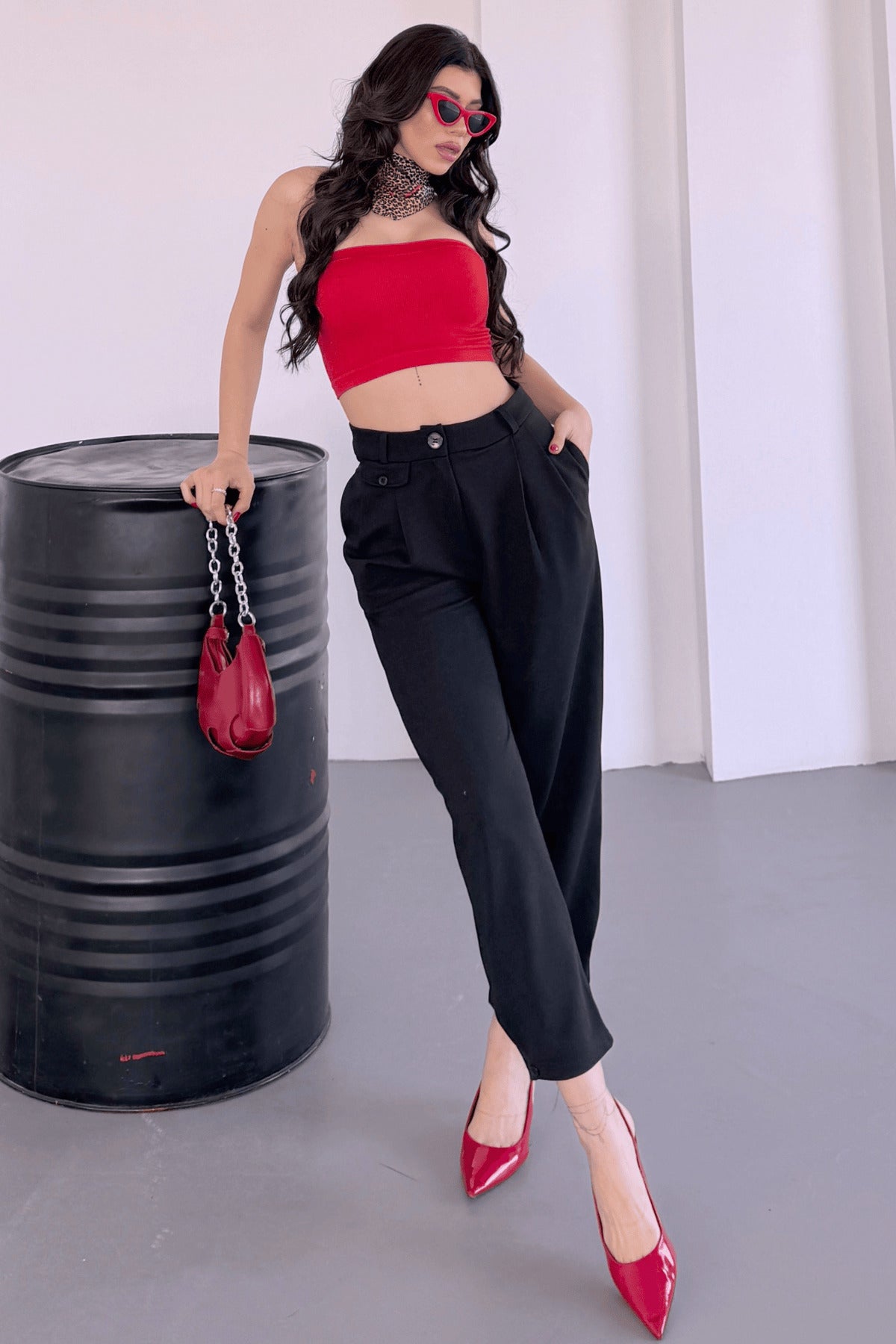 PWG0604252126 - Kadın Jessia Bel ve Paça Düğmeli Balon Model Likralı Kumaş Pantolon - Siyah